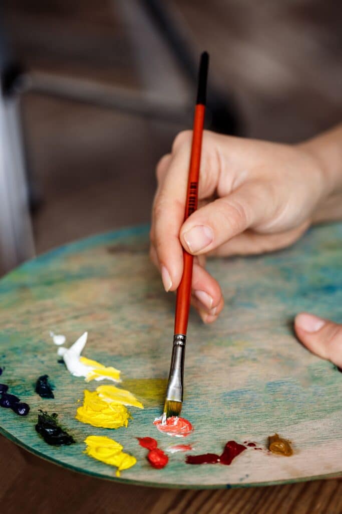 Close Up Photo Woman Mixing Oil Paints Palette Min 683x1024